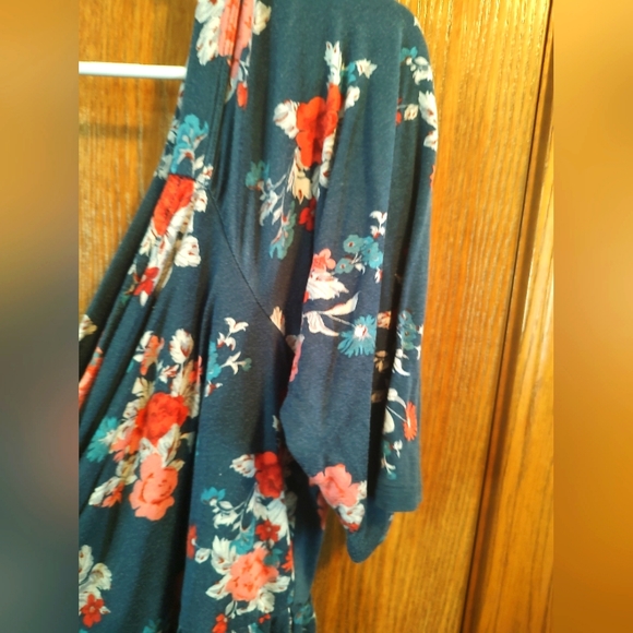 Torrid size 3X floral babydoll flowy blouse top shirt - Picture 3 of 4